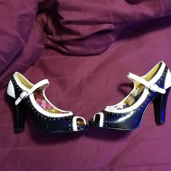 Madden Girl Mary Jane's Pumps - Picture 3 of 8